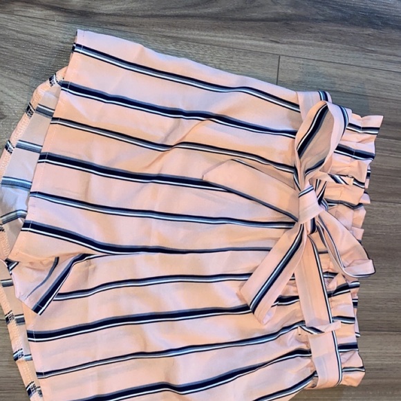 Shirt and shorts set- never worn - Picture 4 of 5